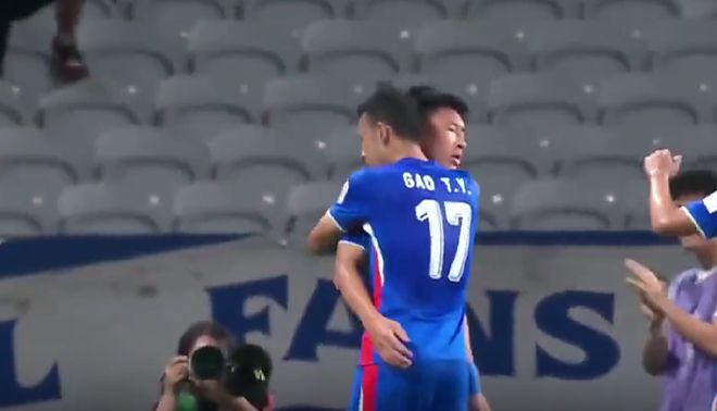 2-1！上海申花差点吃了“哑巴亏”，遭遇进球误判，获亚冠开门红